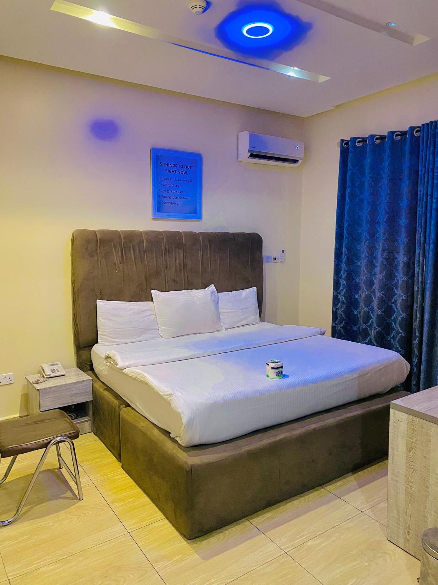 Vibes Suites Kaba Dış mekan fotoğraf